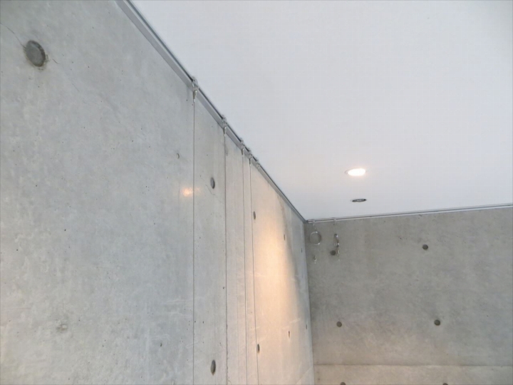 壁や天井に仕込んでおくもの