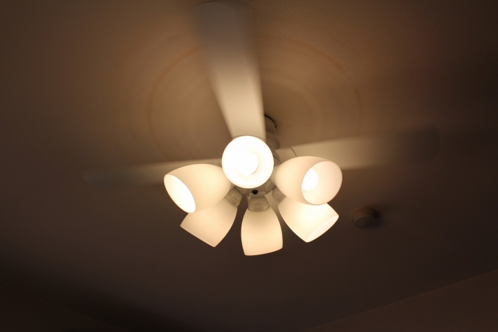 照明器具を工事に含めるかどうか